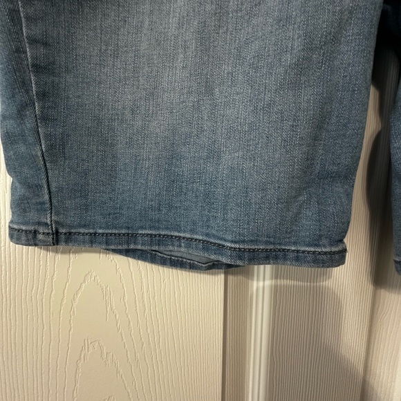 Lee Women's Classic Blue Jean Shorts - Picture 4 of 10